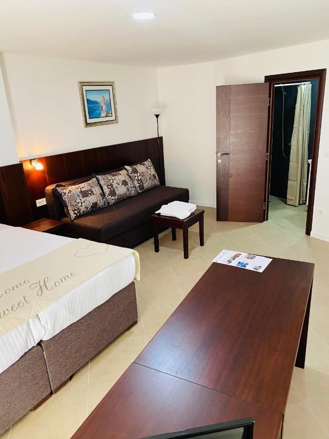 Hotel Vienna Херцег-Нови Экстерьер фото