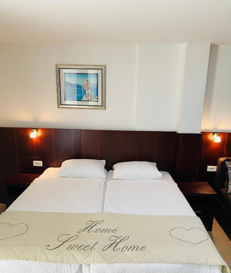 Hotel Vienna Херцег-Нови Экстерьер фото