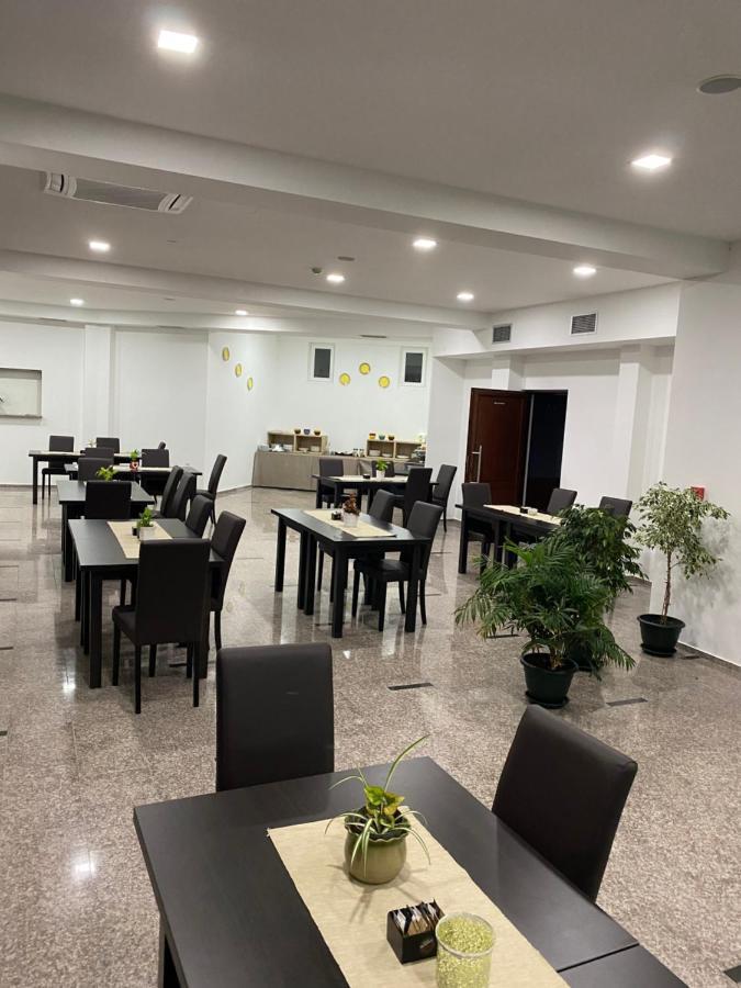 Hotel Vienna Херцег-Нови Экстерьер фото